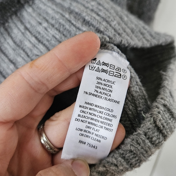 Cynthia Rowley Cream and Gray Men's Sweater - Picture 5 of 5